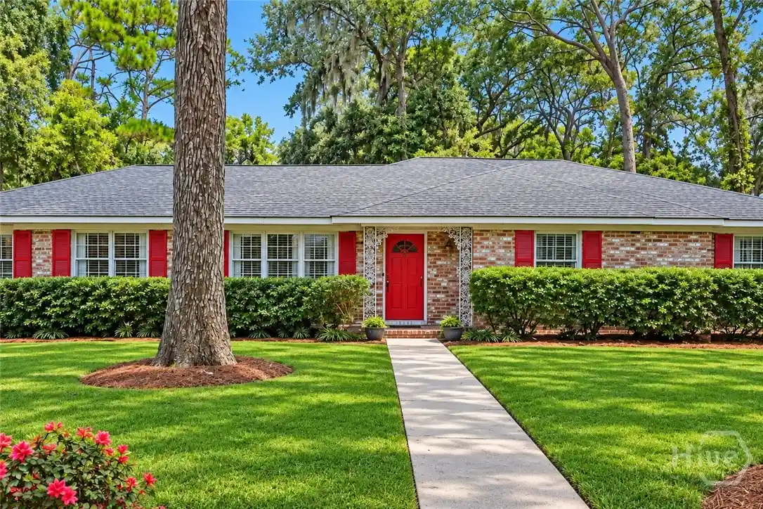 Photo 1 of Single family home for sale at 102 Devonshire Rd, Savannah, GA 31410 | MLS# SA365089 | Listing updated on 2026-10-22