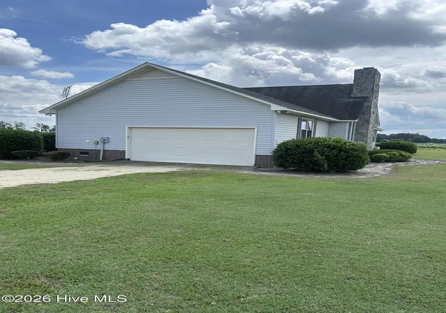 Photo 3 of Single family home for sale at 1437 Louie Pollock Rd, La Grange, NC 28551 | MLS# 100577885 | Listing updated on 2026-10-07