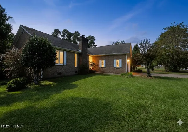 2nd image of 812 Pelican Dr, New Bern, NC 28560 | MLS# 100533040