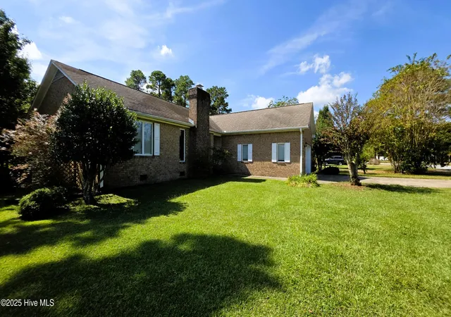 1st image of 812 Pelican Dr, New Bern, NC 28560 | MLS# 100533040