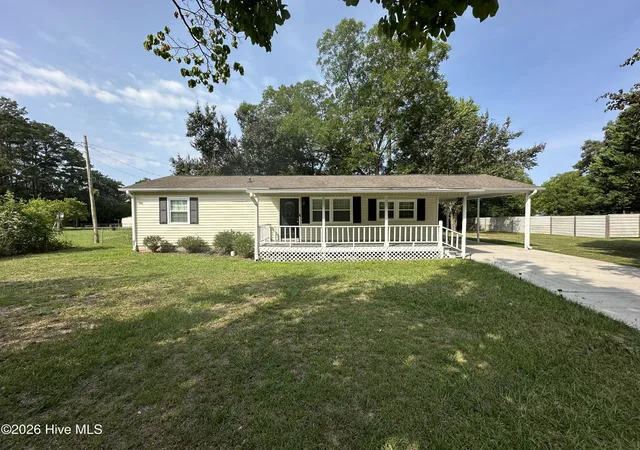 Homes for sale in Laurinburg, NC | 17120 Barnes Dr, Laurinburg, NC 28352 | MLS# 100584375