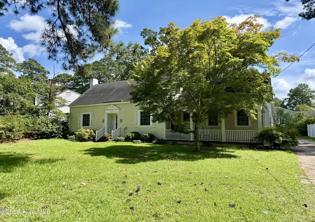 Photo 1 of Single family home for sale at 208 Crescent Dr, Windsor, NC 27983 | MLS# 100599986 | Listing updated on 2026-09-17
