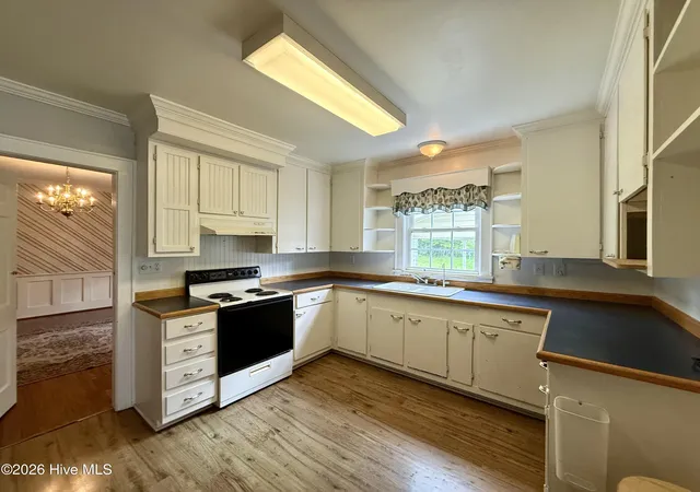 Photo 4 of Single family home for sale at 208 Crescent Dr, Windsor, NC 27983 | MLS# 100599986 | Listing updated on 2026-09-17