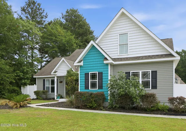 Photo 3 of Single family home for sale at 301 Big Pine Ct, Hubert, NC 28539 | MLS# 100582555 | Listing updated on 2026-09-11