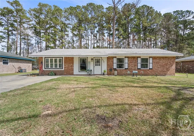 Photo 1 of Single family home for sale at 373 Sandpiper Rd, Richmond Hill, GA 31324 | MLS# SA351075 | Listing updated on 2026-09-11