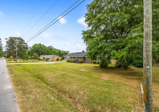 Photo 3 of Single family home for sale at 421 Dixie Dr, Thomson, GA 30824 | MLS# 98256862 | Listing updated on 2026-09-12
