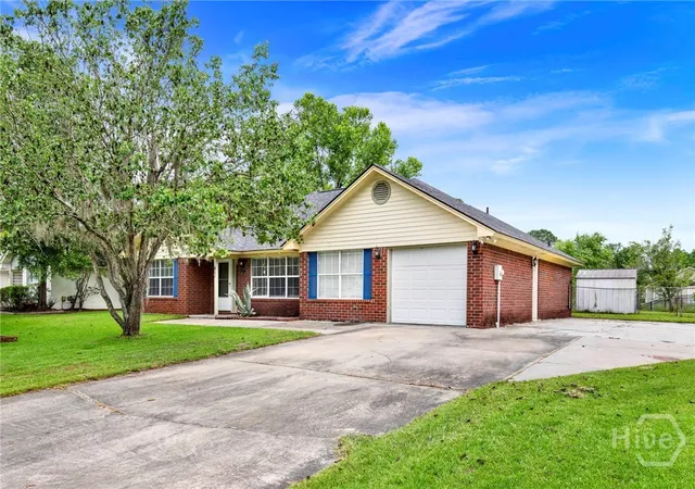 Homes for sale in Richmond Hill, GA | 41 Whippoorwill Ln E, Richmond Hill, GA 31324 | MLS# SA358533