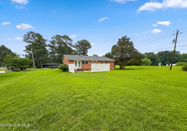 Photo 1 of Single family home for sale at 2401 N Hills Dr, New Bern, NC 28562 | MLS# 100586840 | Listing updated on 2026-09-17