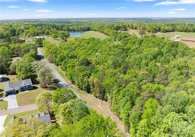 5th image of 3 Woods Bridge Rd, Commerce, GA 30529 | MLS# CL358620