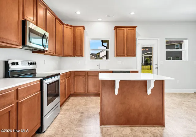 Photo 4 of Single family home for sale at 266 E Red Head Cir, Sneads Ferry, NC 28460 | MLS# 100584117 | Listing updated on 2026-08-18