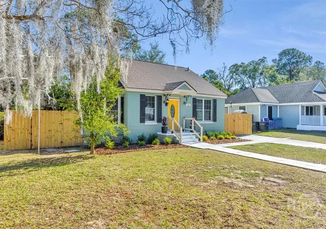 Photo 2 of Single family home for sale at 112 Oleander Ave, Savannah, GA 31404 | MLS# SA358969 | Listing updated on 2026-09-02
