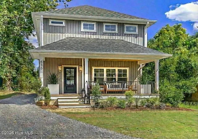 Photo 2 of Single family home for sale at 455 W New Hampshire Ave, Southern Pines, NC 28387 | MLS# 100580234 | Listing updated on 2026-08-18