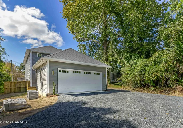 Photo 3 of Single family home for sale at 455 W New Hampshire Ave, Southern Pines, NC 28387 | MLS# 100580234 | Listing updated on 2026-08-18