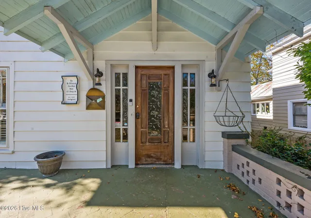Photo 3 of Single family home for sale at 411 George St, New Bern, NC 28560 | MLS# 100576250 | Listing updated on 2026-08-18