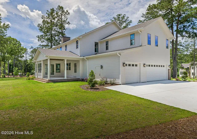 Homes for sale in Pinehurst, NC | 300 Sloan Ln, Pinehurst, NC 28374 | MLS# 100533142