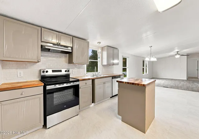 Photo 2 of Manufactured home for sale at 141 Woodview Ln, Kinston, NC 28501 | MLS# 100599710 | Listing updated on 2026-08-28