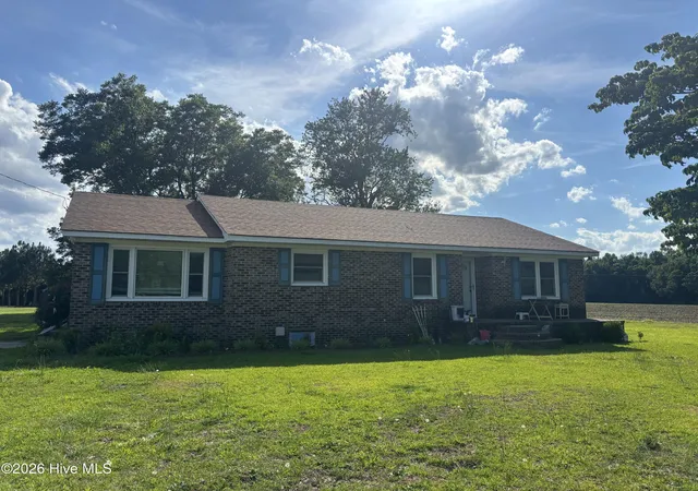 Photo 3 of Single family home for sale at 4086 Collins Dr, Lumberton, NC 28358 | MLS# 100581959 | Listing updated on 2026-08-18