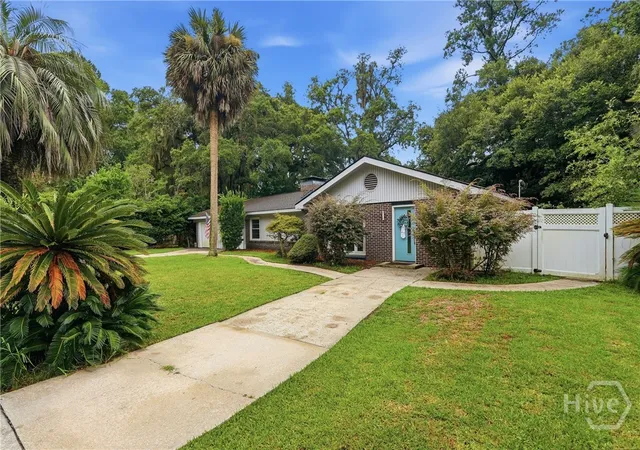 Photo 3 of Single family home for sale at 33 Romney Pl, Savannah, GA 31406 | MLS# SA361925 | Listing updated on 2026-09-13