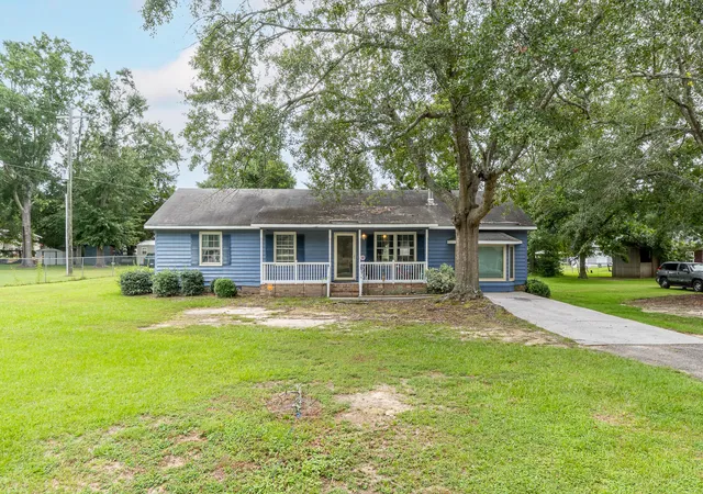 Homes for sale in Barnwell, SC | 240 Camelia St, Barnwell, SC 29812 | MLS# 98201535