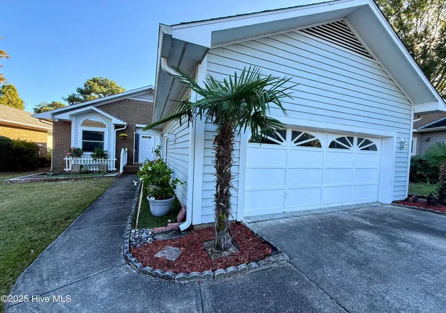 Photo 2 of Single family home for sale at 3721 Sand Trap Ct, Wilmington, NC 28412 | MLS# 100536820 | Listing updated on 2026-09-10