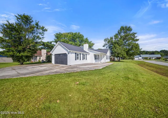 Photo 2 of Single family home for sale at 700 Covington Ct, Hubert, NC 28539 | MLS# 100596001 | Listing updated on 2026-09-20