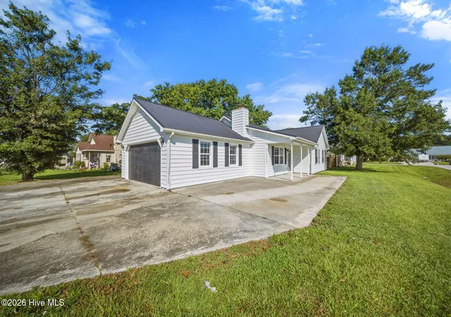 Photo 3 of Single family home for sale at 700 Covington Ct, Hubert, NC 28539 | MLS# 100596001 | Listing updated on 2026-09-20