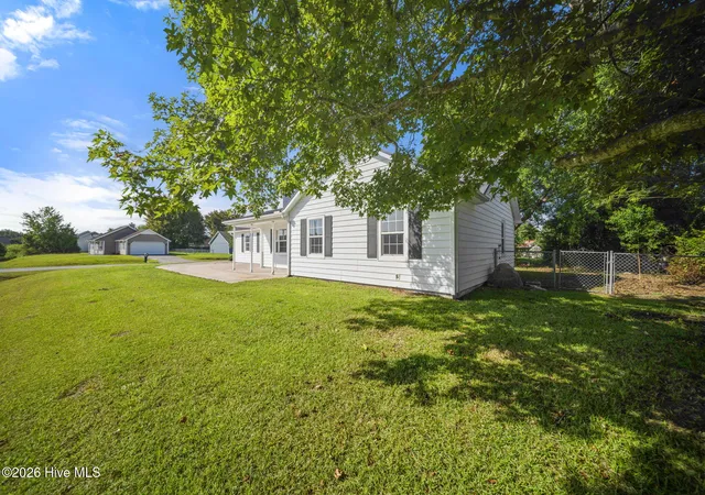 Photo 3 of Single family home for sale at 700 Covington Ct, Hubert, NC 28539 | MLS# 100596001 | Listing updated on 2026-09-20
