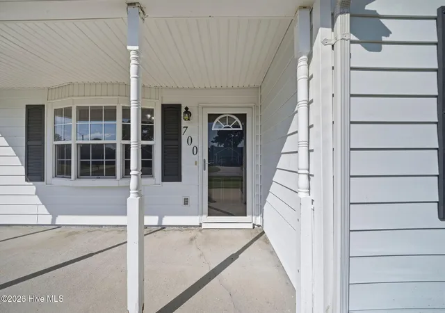 Photo 4 of Single family home for sale at 700 Covington Ct, Hubert, NC 28539 | MLS# 100596001 | Listing updated on 2026-09-20