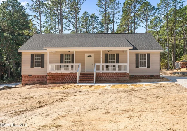 Homes for sale in Hamlet, NC | 215 Beech St, Hamlet, NC 28345 | MLS# 100540686