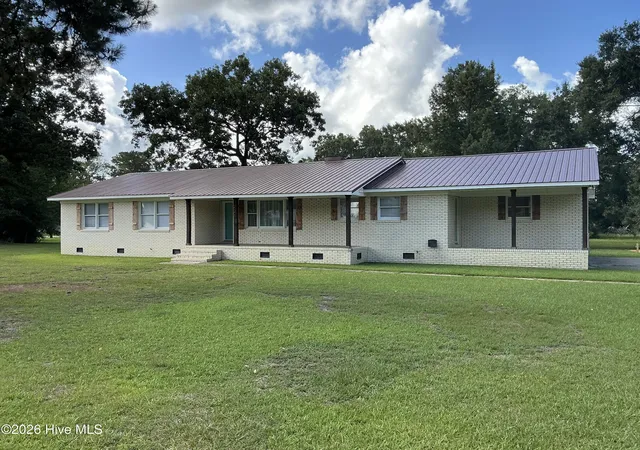 Photo 1 of Single family home for sale at 221 E Bladen St, Bladenboro, NC 28320 | MLS# 100594315 | Listing updated on 2026-08-18
