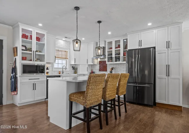 Photo 4 of Single family home for sale at 213 Pensacola Ave, Morehead City, NC 28557 | MLS# 100548199 | Listing updated on 2026-09-11