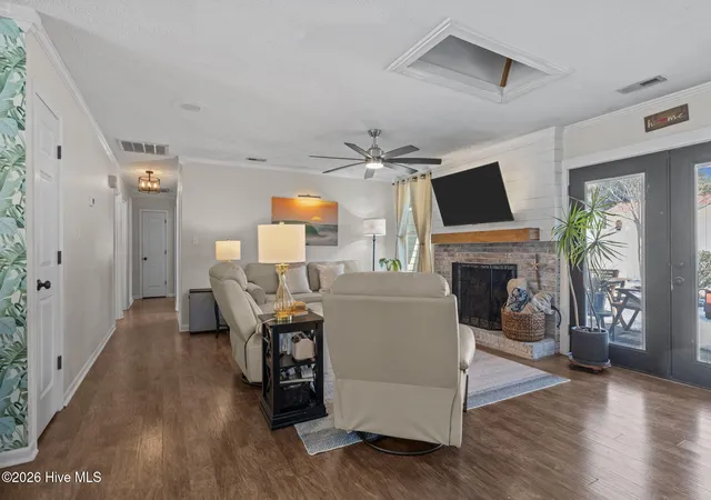 Photo 3 of Single family home for sale at 213 Pensacola Ave, Morehead City, NC 28557 | MLS# 100548199 | Listing updated on 2026-09-11