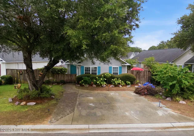 Photo 3 of Single family home for sale at 805 Southern Charm Dr, Wilmington, NC 28412 | MLS# 100594259 | Listing updated on 2026-09-21