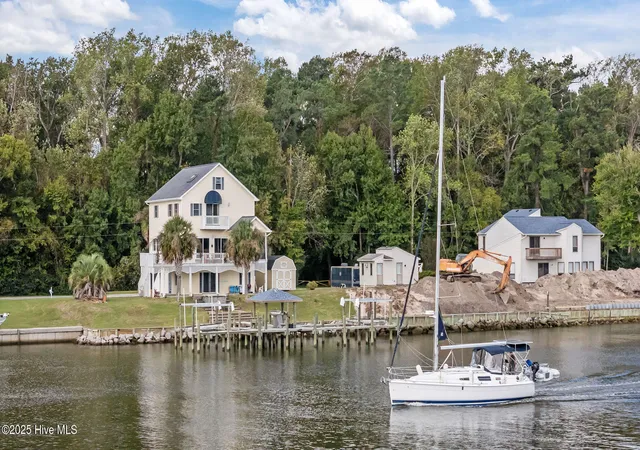 Photo 3 of Single family home for sale at 850 Sea Gate Dr, Newport, NC 28570 | MLS# 100600007 | Listing updated on 2026-09-01