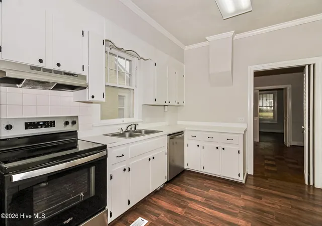 2nd image of 114 E Clay St, Whiteville, NC 28472 | MLS# 100595600