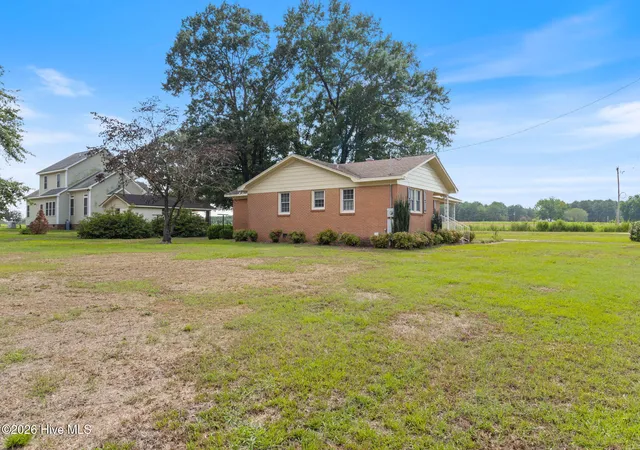 Photo 3 of Single family home for sale at 771 Dixie Rd, Clinton, NC 28328 | MLS# 100596436 | Listing updated on 2026-10-02