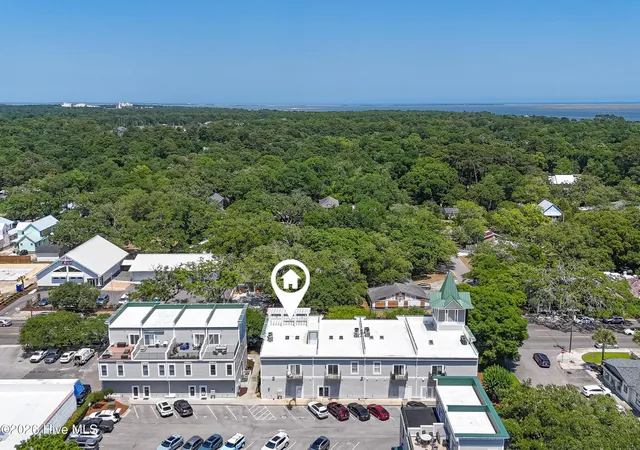 Homes for sale in Southport, NC | 701 N Howe Street, Southport, NC 28461 | Houzeo