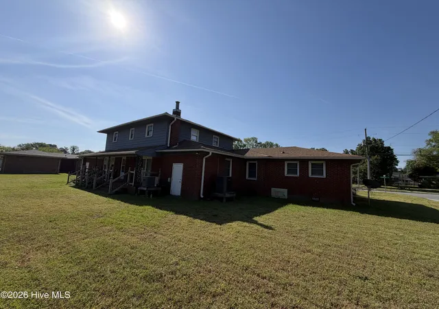Photo 3 of Single family home for sale at 310 Greenfield Blvd, Greenville, NC 27834 | MLS# 100571092 | Listing updated on 2026-08-18