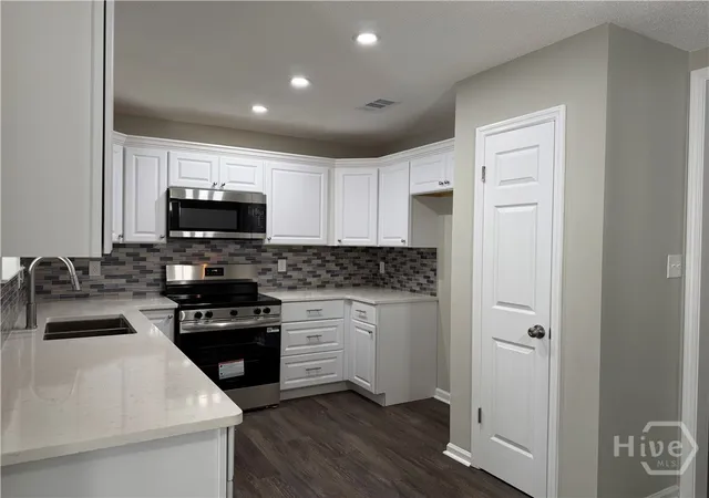 Photo 3 of Single family home for sale at 215 Pinecrest Pl, Pooler, GA 31322 | MLS# SA353346 | Listing updated on 2026-09-03