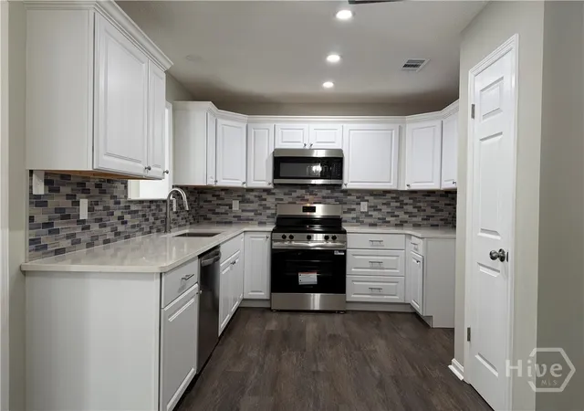 Photo 4 of Single family home for sale at 215 Pinecrest Pl, Pooler, GA 31322 | MLS# SA353346 | Listing updated on 2026-09-03