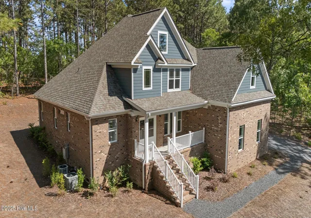 Homes for sale in West End, NC | 225 Lakeway Dr, West End, NC 27376 | MLS# 100506577