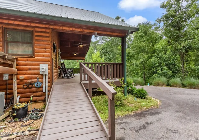 Photo 4 of Single family home for sale at 380 Bear Trl, Murphy, NC 28906 | MLS# 100589696 | Listing updated on 2026-08-18