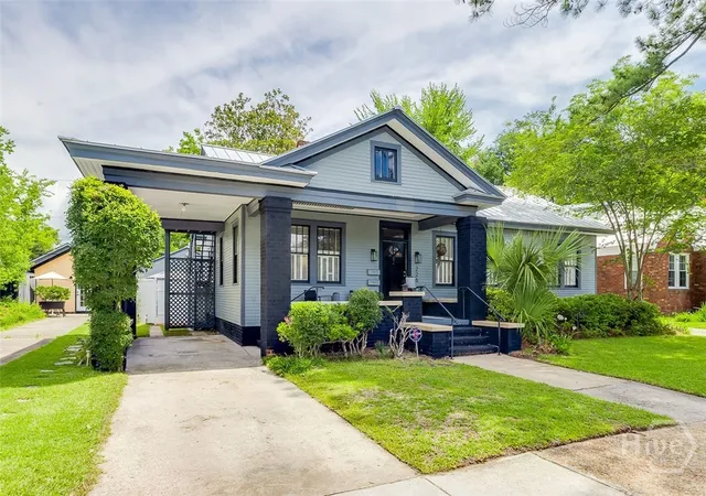 Photo 2 of Single family home for sale at 226 E 53rd Street, Savannah, GA 31405 | MLS# SA356533 | Listing updated on 2026-10-20
