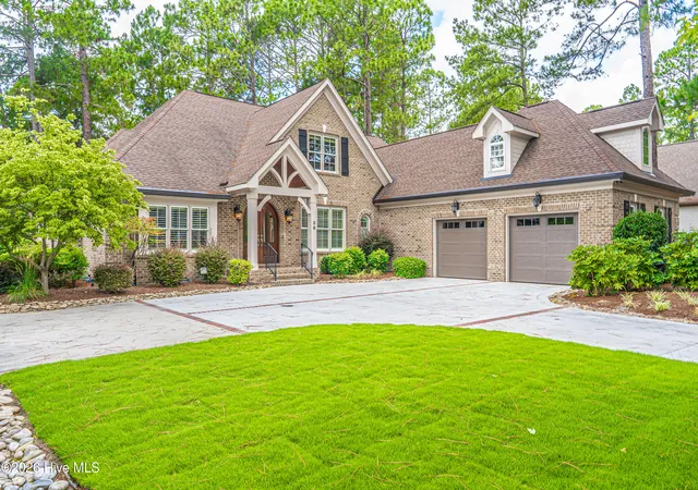 Photo 2 of Single family home for sale at 38 E Augusta Ln, Southern Pines, NC 28387 | MLS# 100586562 | Listing updated on 2026-08-18