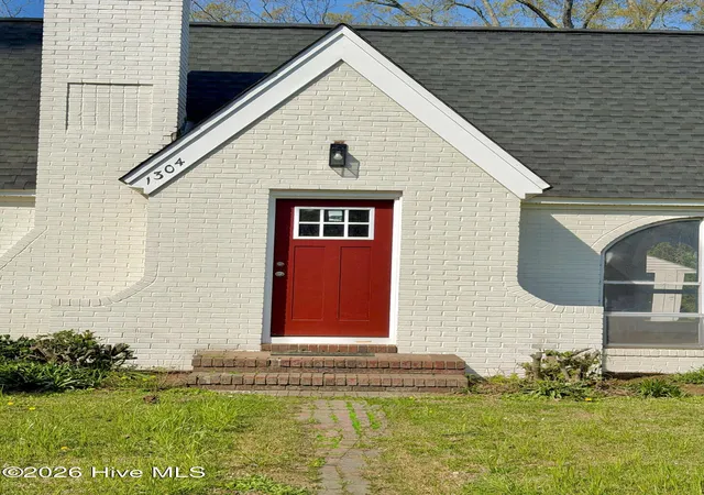 Homes for sale in Kinston, NC | 1304 Rhem St, Kinston, NC 28501 | MLS# 100561965