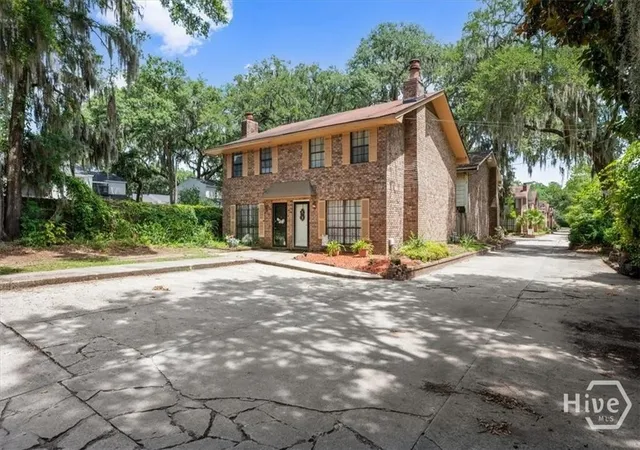 Photo 3 of Townhouse for sale at 2220 E Victory Dr #6, Savannah, GA 31404 | MLS# SA361818 | Listing updated on 2026-08-03
