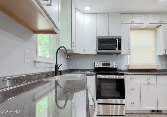 Photo 4 of Single family home for sale at 114 Eastover Ave, Clinton, NC 28328 | MLS# 100596515 | Listing updated on 2026-09-21