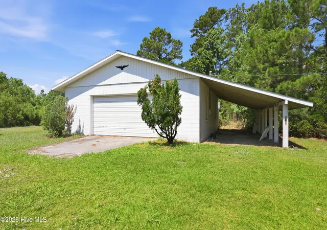 Photo 3 of Single family home for sale at 526 Crow Hl Rd, Beaufort, NC 28516 | MLS# 100584554 | Listing updated on 2026-08-18