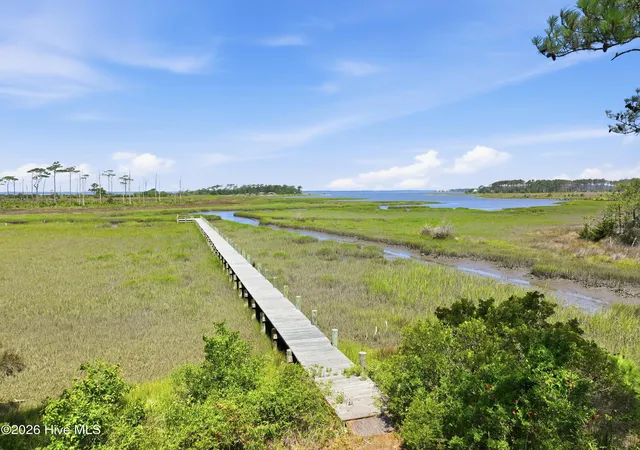 Photo 4 of Single family home for sale at 526 Crow Hl Rd, Beaufort, NC 28516 | MLS# 100584554 | Listing updated on 2026-08-18