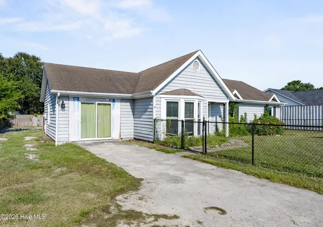 Homes for sale in Hubert, NC | 638 Sand Ridge Rd, Hubert, NC 28539 | MLS# 100588844
